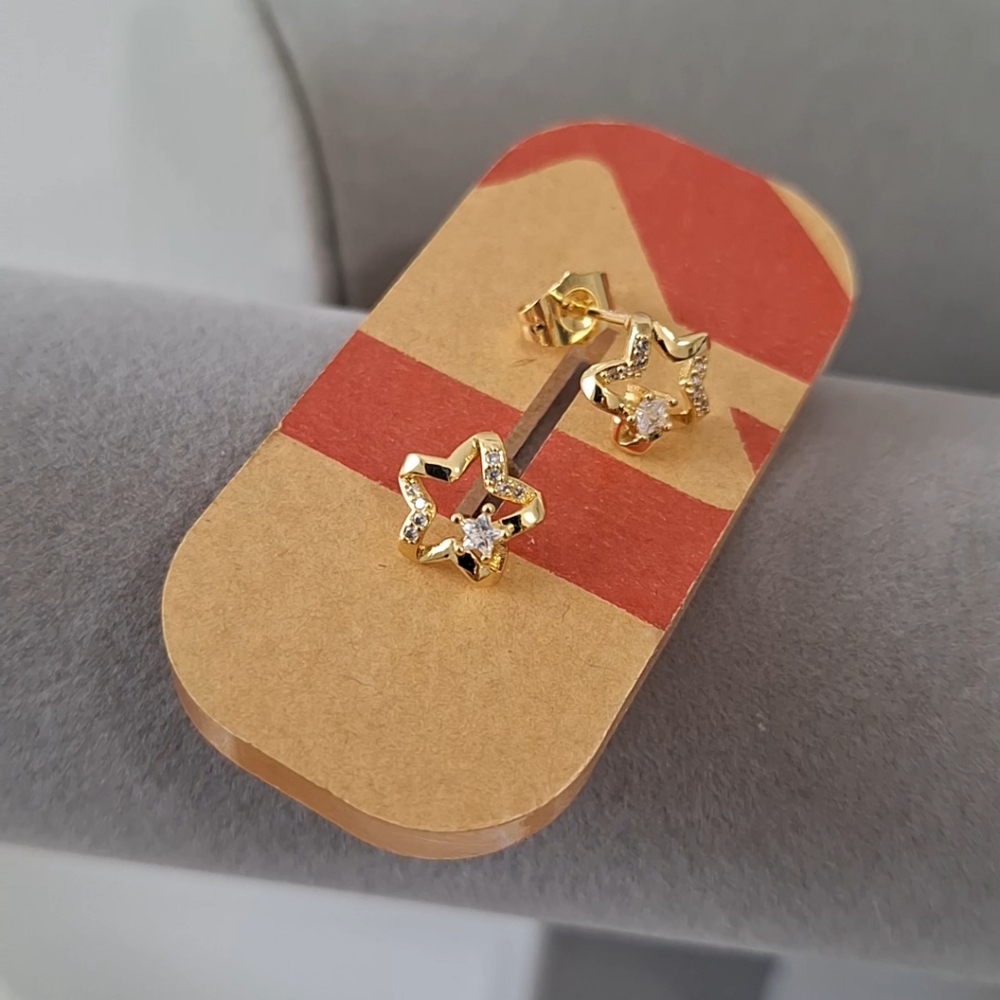 Star shape diamond stud earrings